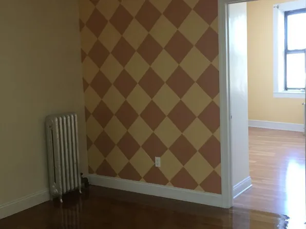 10912 Northern Blvd, Corona, NY 11368