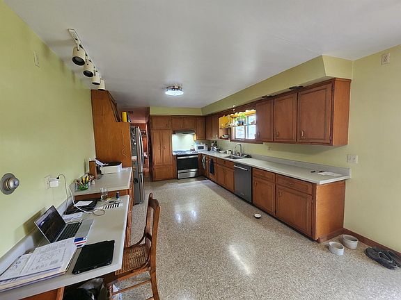 2nd image of 304 Green Hill Dr