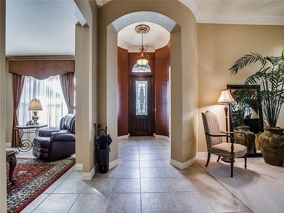 3rd image of 9416 Grandview Dr