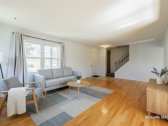 3rd image of 191 Farrell Road Ext
