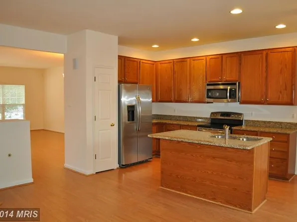 2469 Wheat Meadow Cir, Herndon, VA 20171