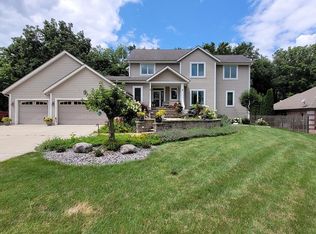 5722 Island View Ct, Waterford, WI 53185