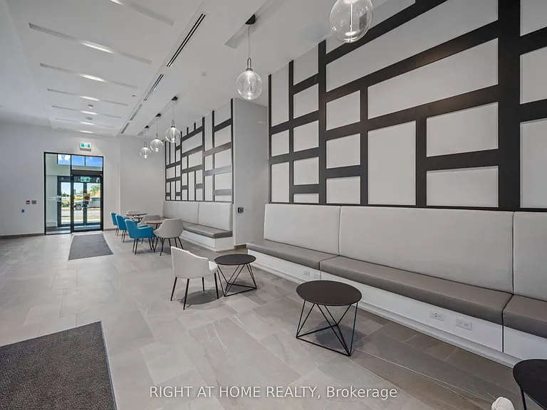 681 Yonge St #630 — Photo 13