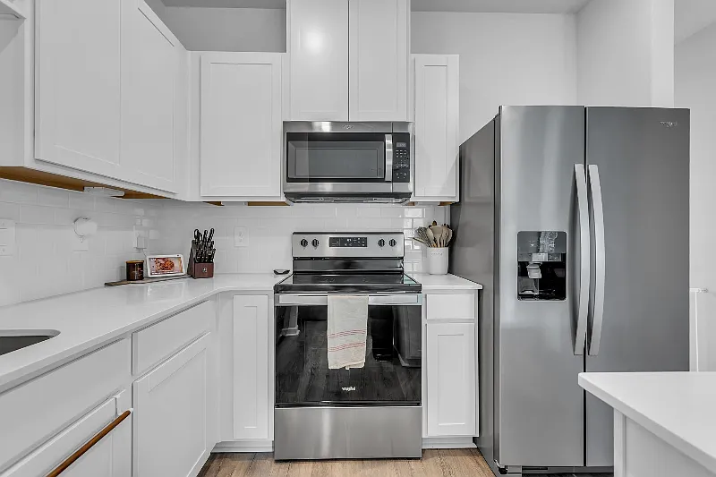 3 bed, 2.5 bath, 1394 sqft, $1,900 — Photo 3