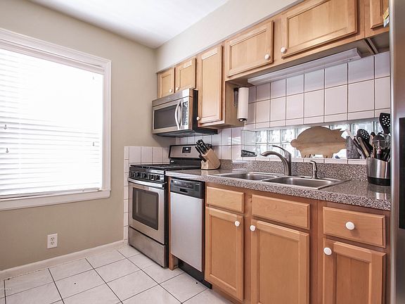 3rd image of 5330 N Neenah Ave