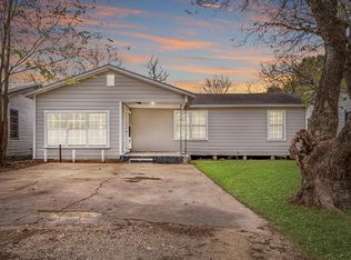 810 Johnson Ave, Palacios, TX 77465