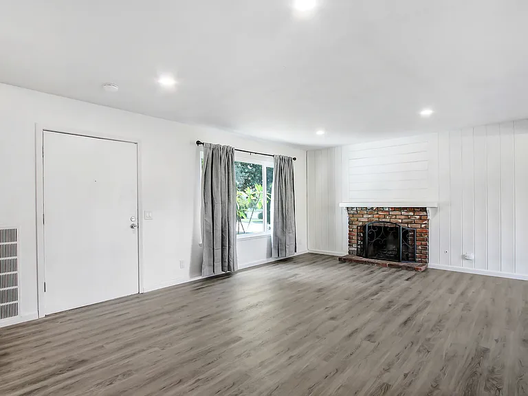 1589 Omalley Ave — Photo 2