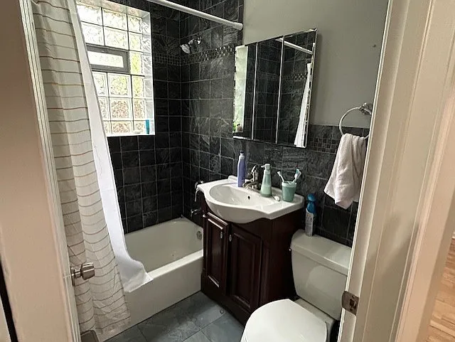 4240 N Clarendon Ave #213N — Photo 6