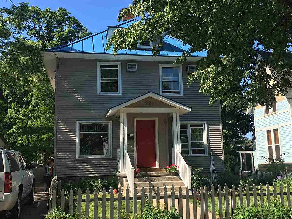 1st image of 221 E Michigan St