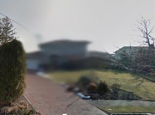 323 Clearview Ct, Massapequa, NY