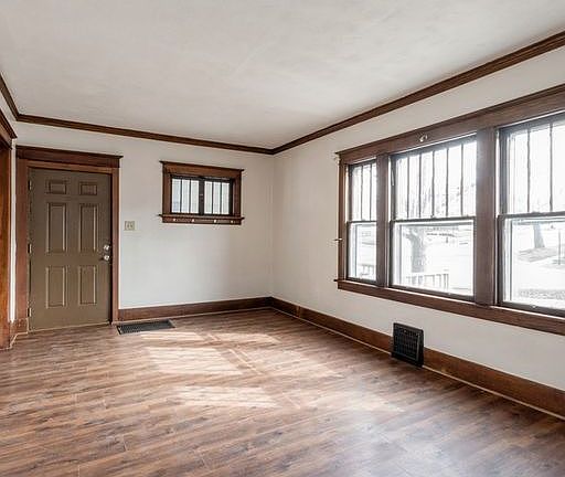 2nd image of 1840 Higley Ave SE