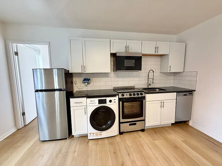 139 E Clifton Ave — Photo 16