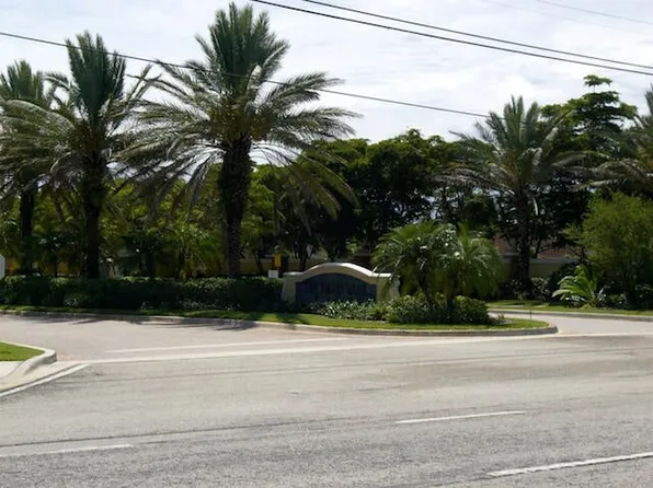 160 Yacht Club Way, Lake Worth, FL 33462