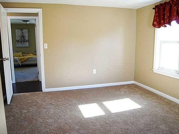 4th image of 35 Merino Ave