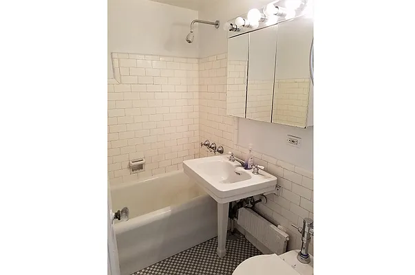 Rented by City Connections Realty | media 7