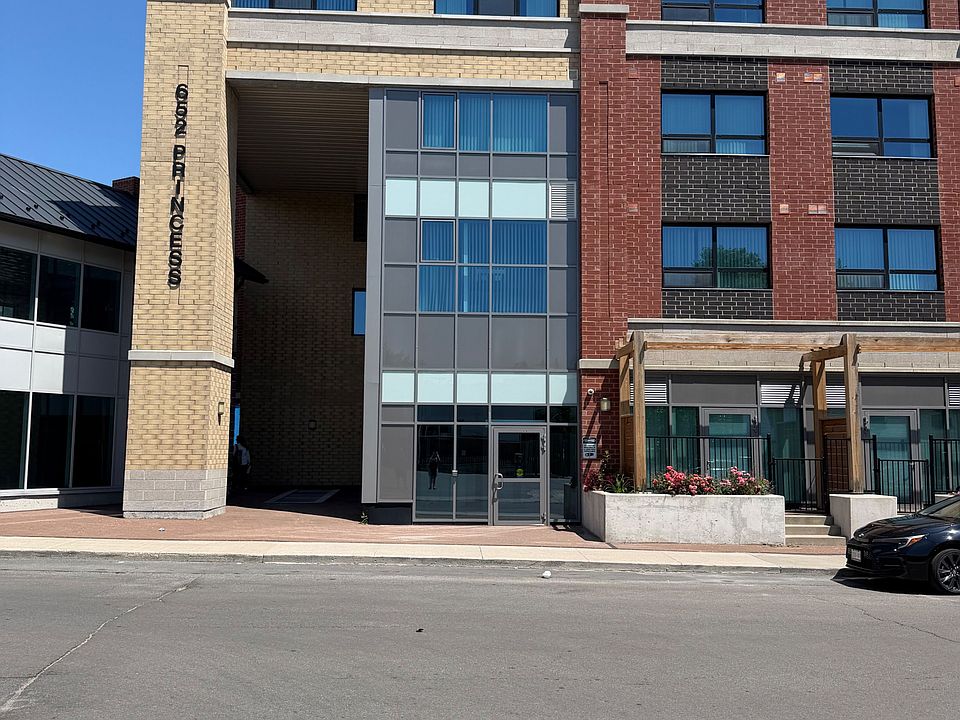 1st image of 652 Princess St #913