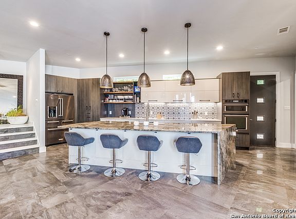 4th image of 326 Clay St #201