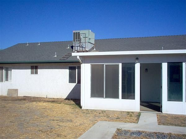 2nd image of 1866 Shaver Pl