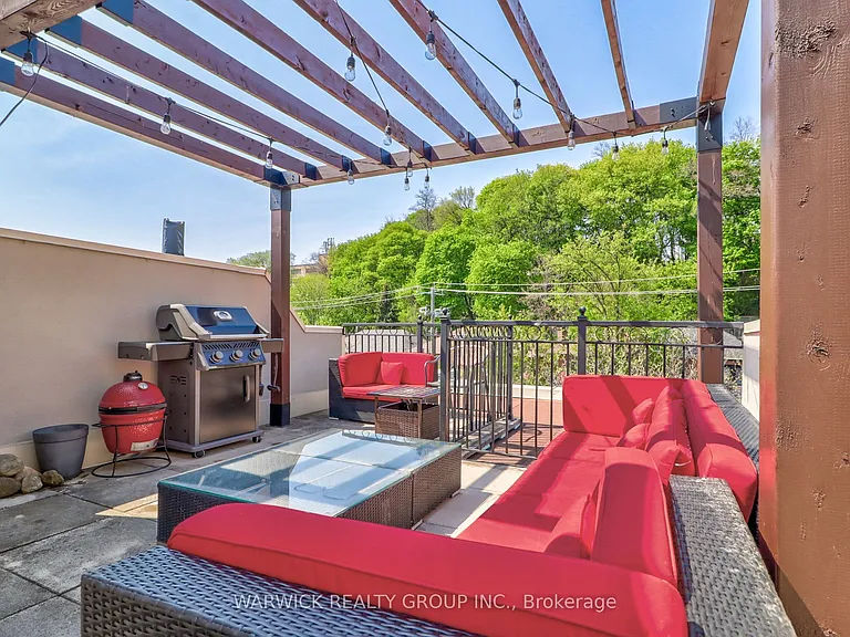 645 Davenport Rd #10 — Photo 22