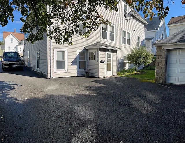 2 bed, 650 sqft, $1,600 — Photo 1