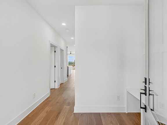 4th image of 2801 Delaware Ave