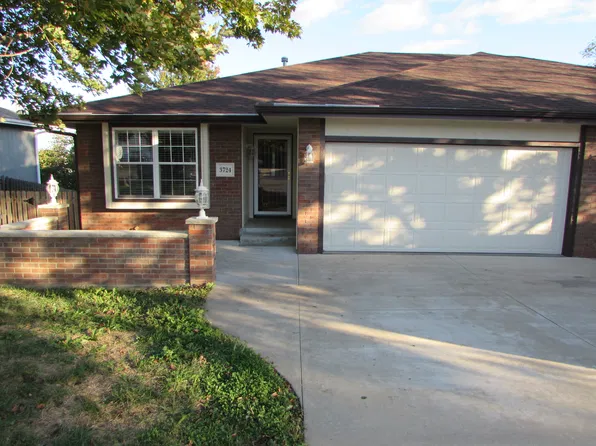 3724 SW Moundview Ct, Topeka, KS 66610