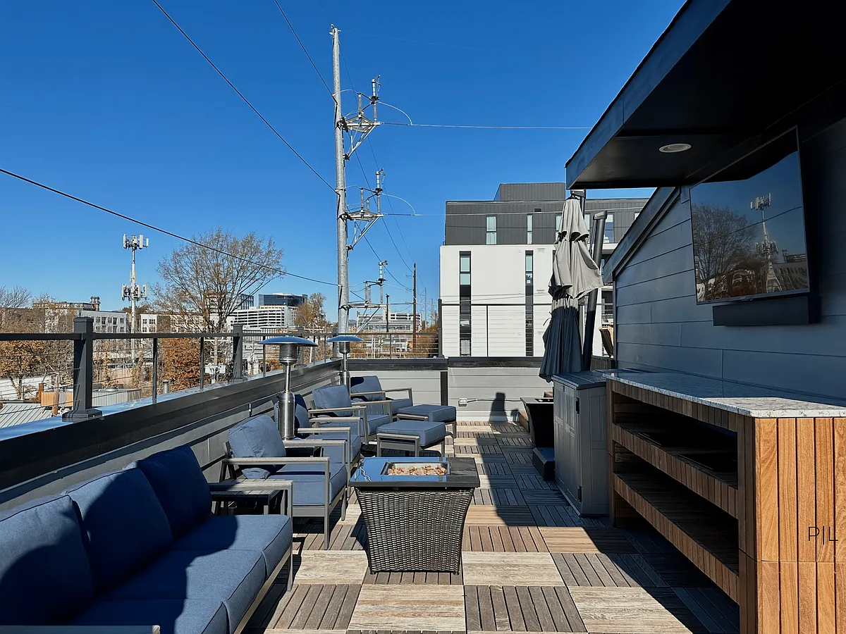 Building Photo - 413 Lenoir St