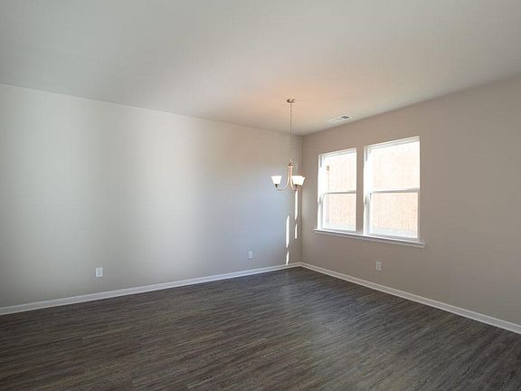 5th image of 18 Shelter Ln E
