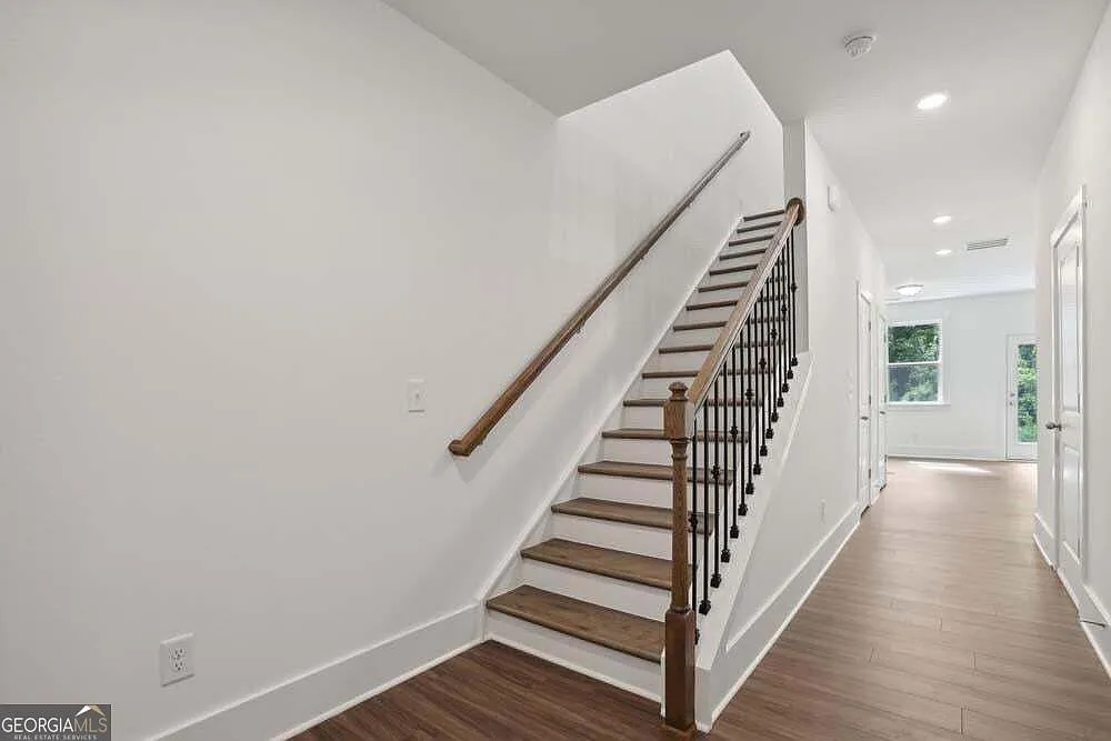 3 bed, 2.5 bath, 1362 sqft, $2,700 — Photo 4