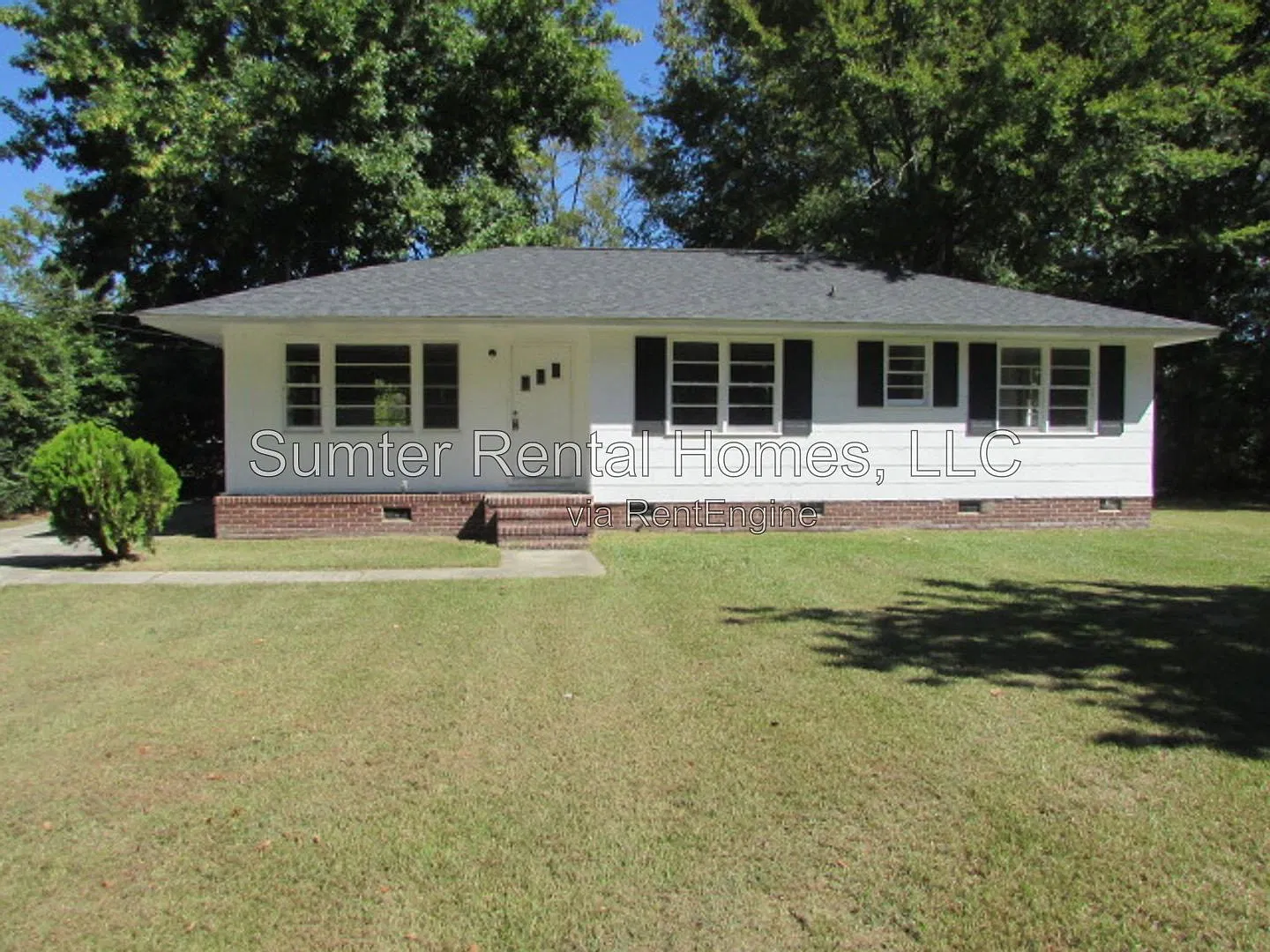 3 bed, 1.5 bath, 1237 sqft, $1,300 — Photo 1