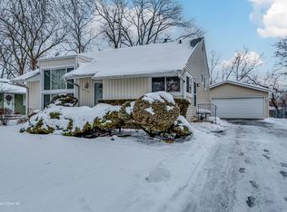 920 Stratford Ln, Mundelein, IL 60060