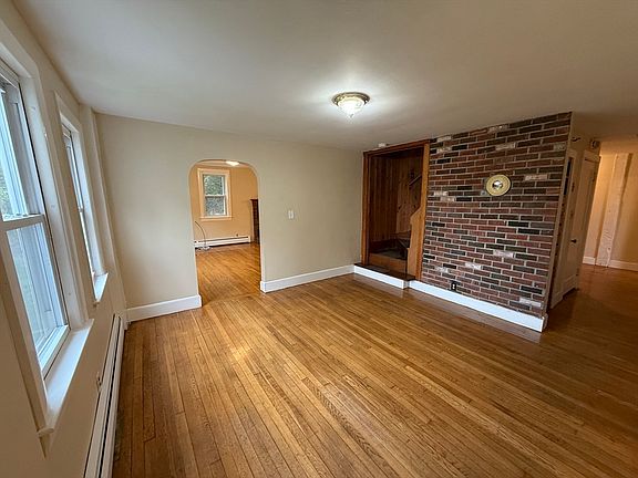 5th image of 84 Emerald Rd #1