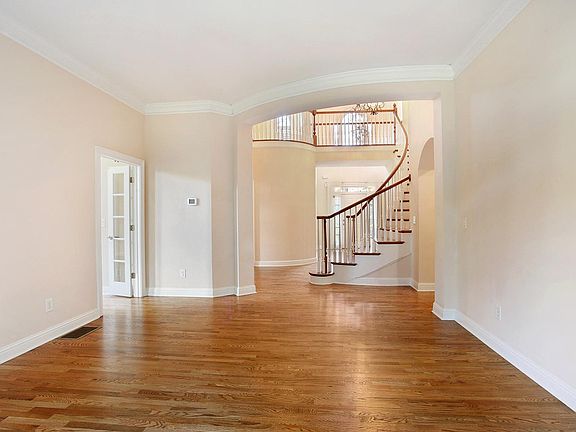 5th image of 5074 Healey Dr