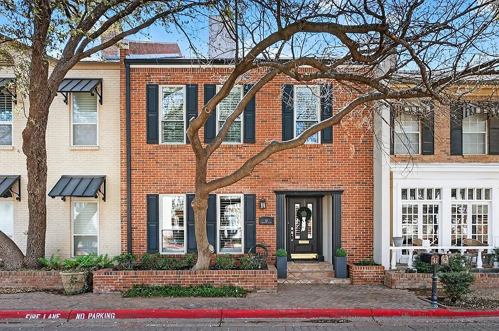 3 bed, 2.5 bath, 2346 sqft, $3,400 — Photo 2