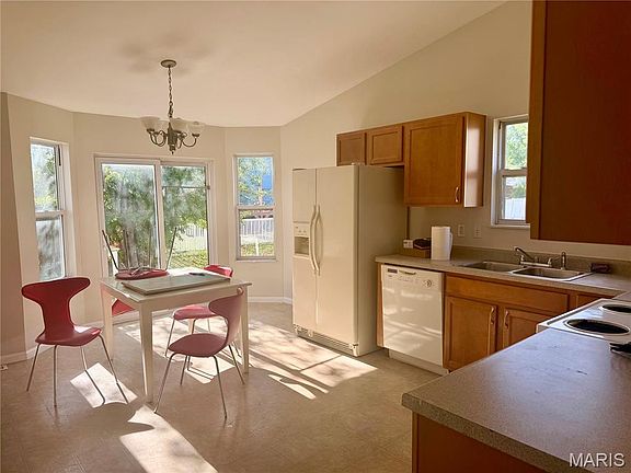 3rd image of 808 Kaestner Dr
