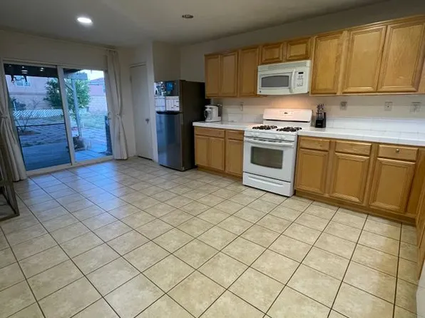 45118 Parkview Ln, Lancaster, CA 93535