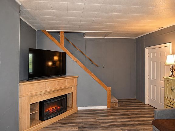 3rd image of 443 W Main St