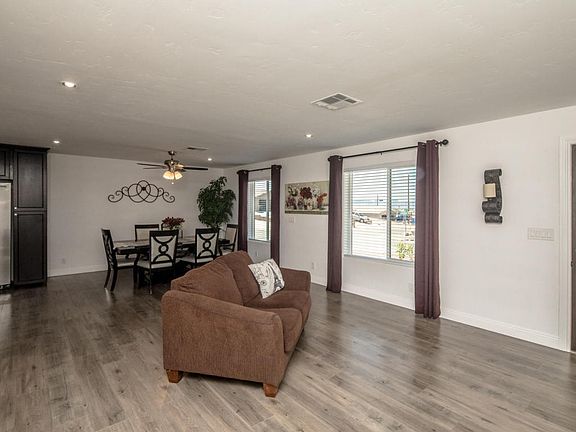 4th image of 3655 Hiawatha Dr
