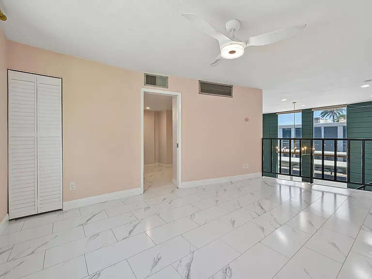 385 W Pierson St #F7 — Photo 7