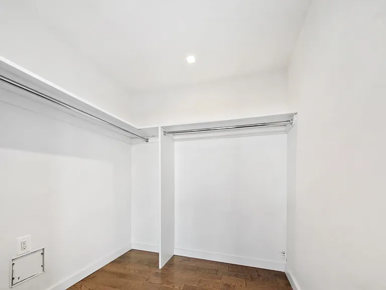 11-39 49th Ave #1109 — Photo 4