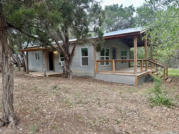 228 Boot Hill Dr, Bandera, TX 78003