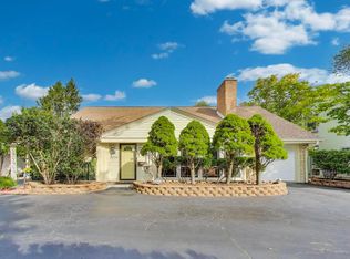 3226 Sprucewood Rd, Wilmette, IL 60091