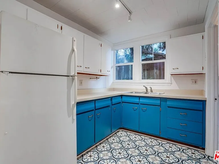 3221 Berkeley Ave — Photo 9
