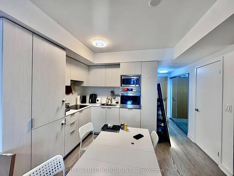 11 Wellesley St W #2103 — Photo 8