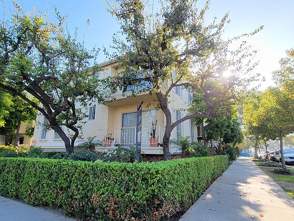 4th image of 830 Arizona Ave #206