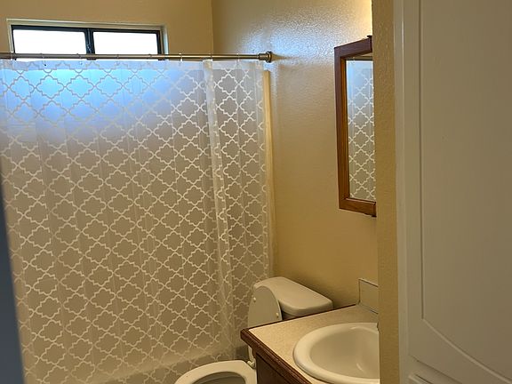 3rd image of 908 W 16th St