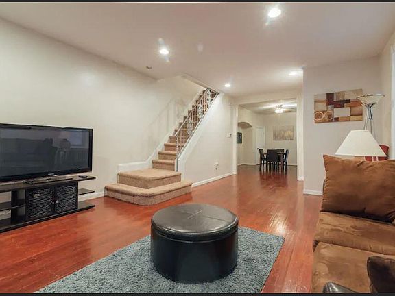 3rd image of 318 Hermitage St