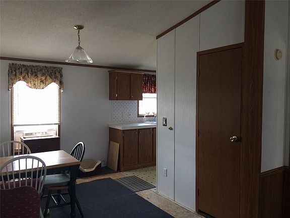 3rd image of 716 Pebble Dr