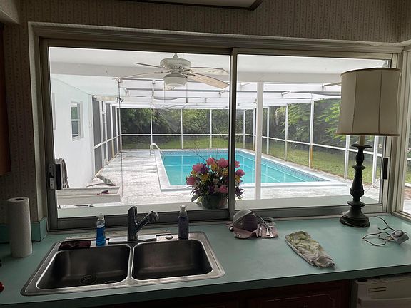 3rd image of 1406 Hillcrest Drive