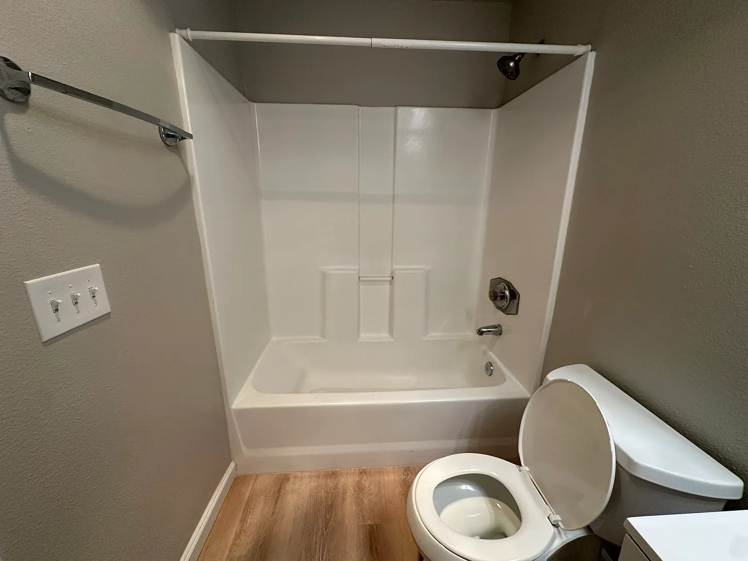 2 bed, 958 sqft, $2,000 — Photo 3